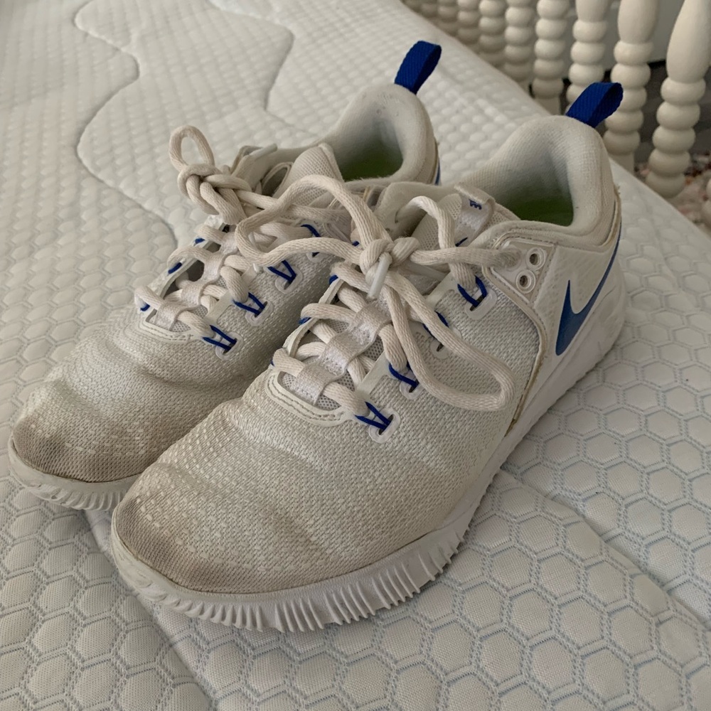 size 7.5 Nike volleyball court shoes!